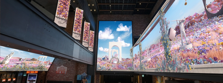 용산 CGV 로비의 인터랙티브 LED 사이니지와 무인주문 키오스크